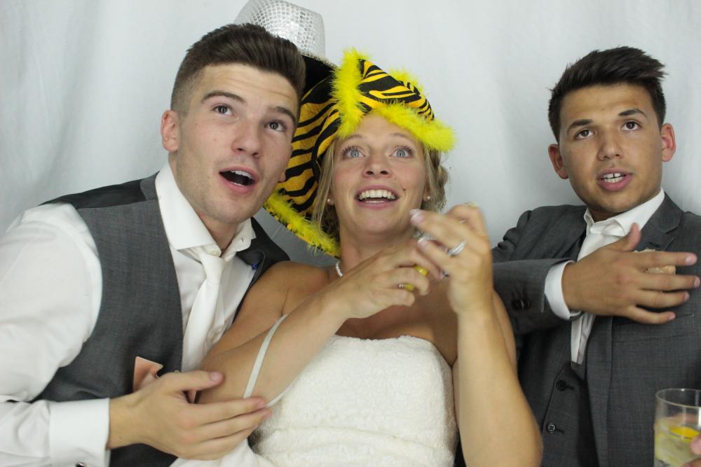 Laura & Oliver | View more photos from the event at gallery.myphotoboothexperience.co.uk/u/MyPhotoBoothExperienceLtd/Laura-Oliver